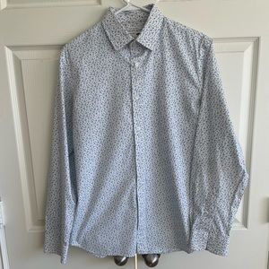 The Signature Shirt Old Navy.  Gently worn and in great condition!